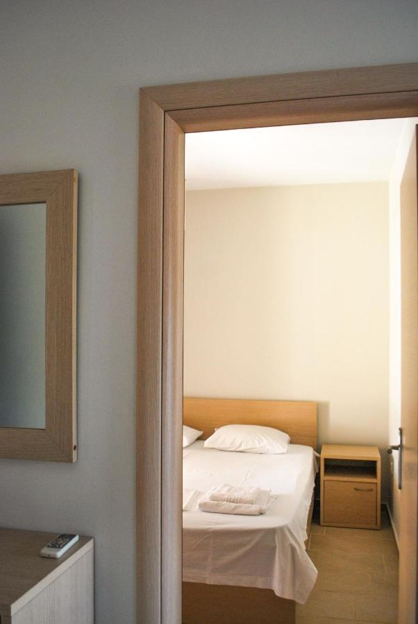 Canal Luxury Apartments Nea Poteidaia Dış mekan fotoğraf